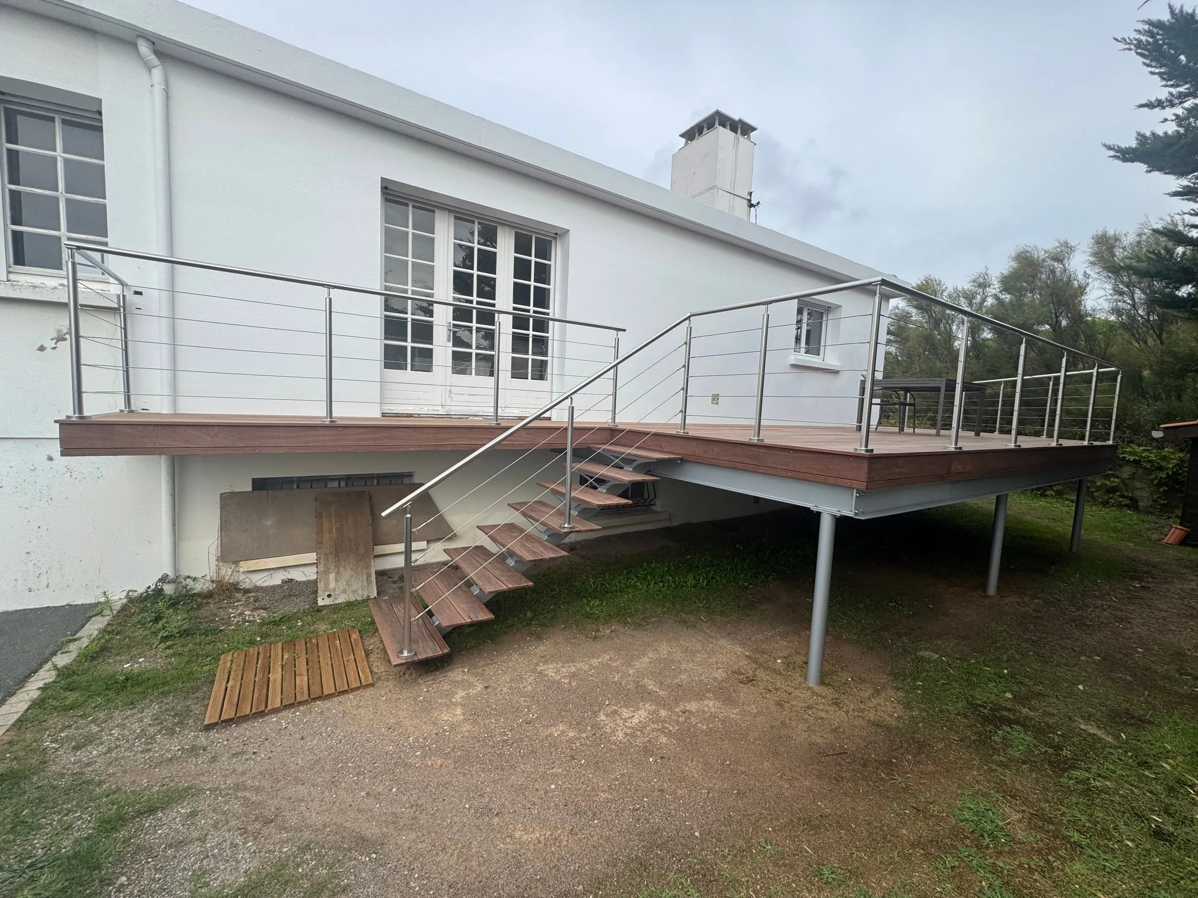 Escalier extérieur vers terrasse
