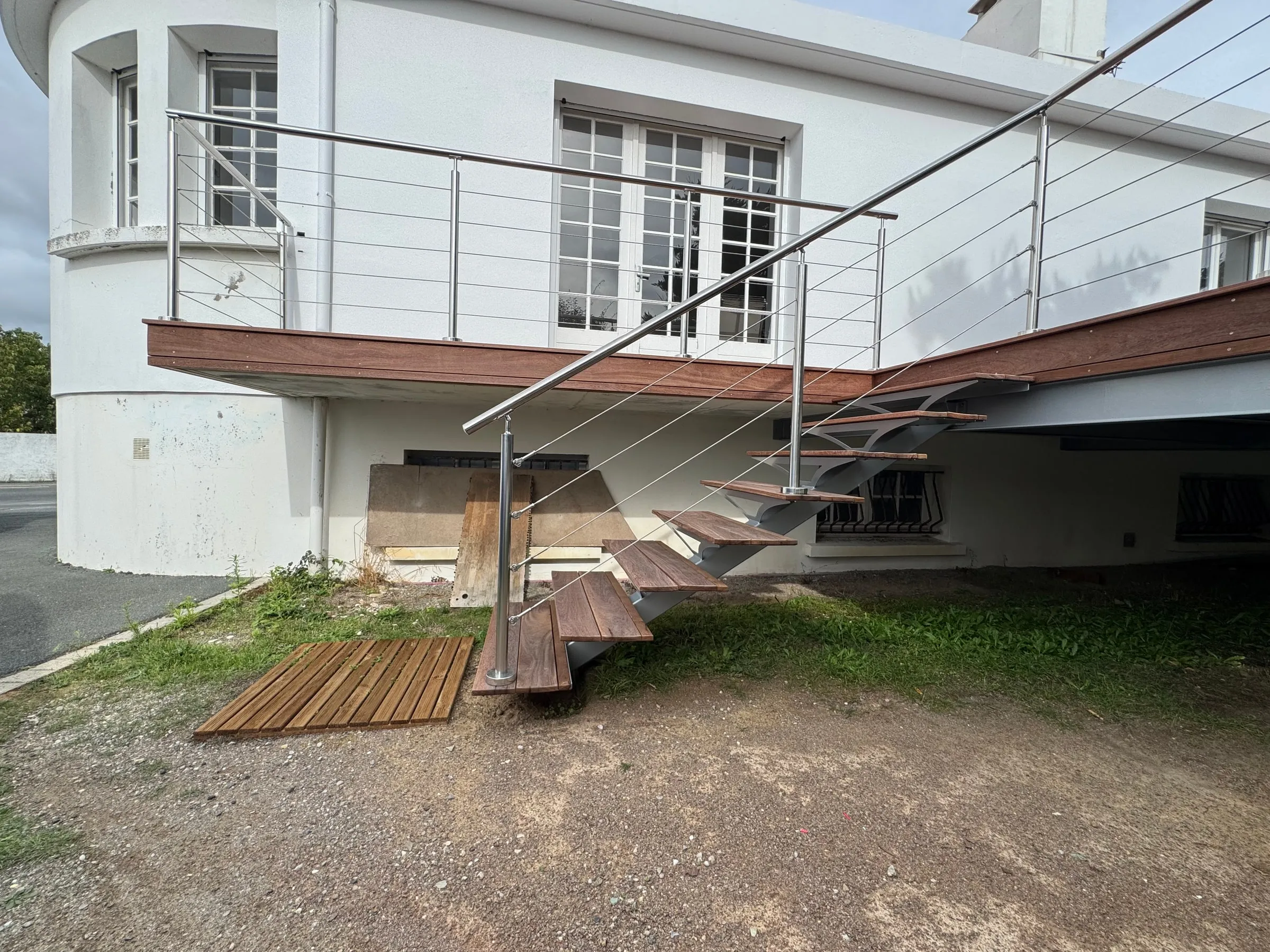 Escalier extérieur vers terrasse, autre vue 4
