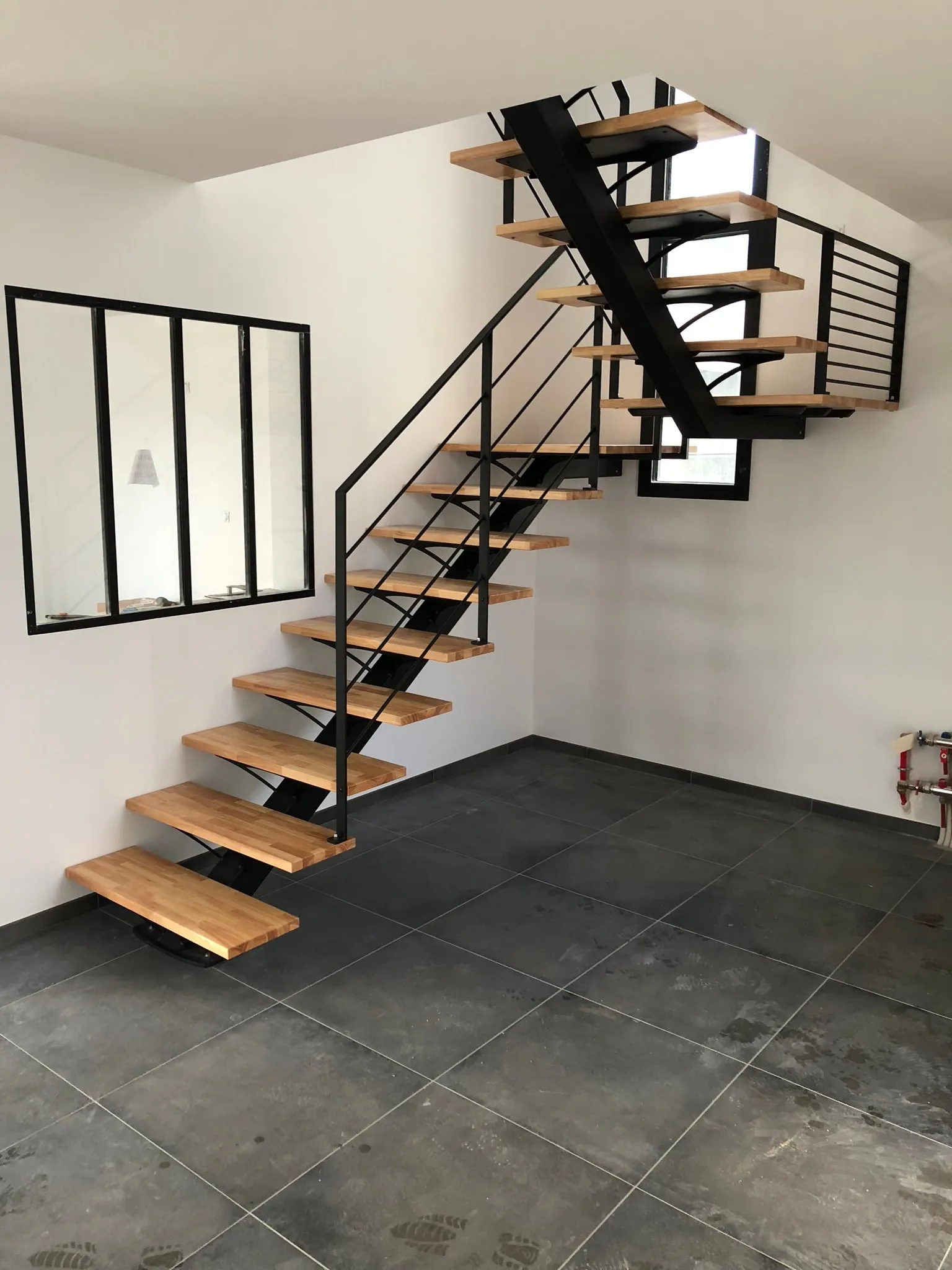 Escalier intérieur à marches bois