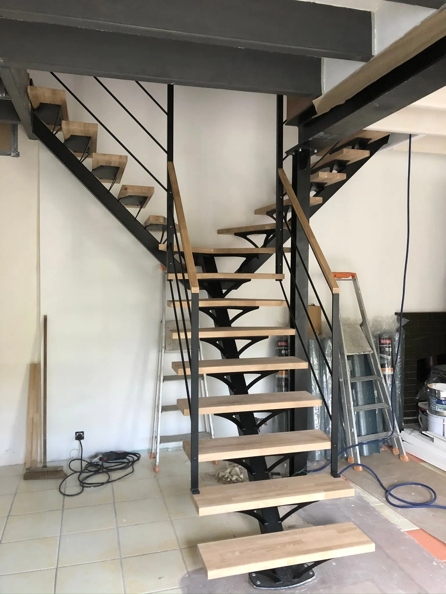 Escalier intérieur en cours de pose