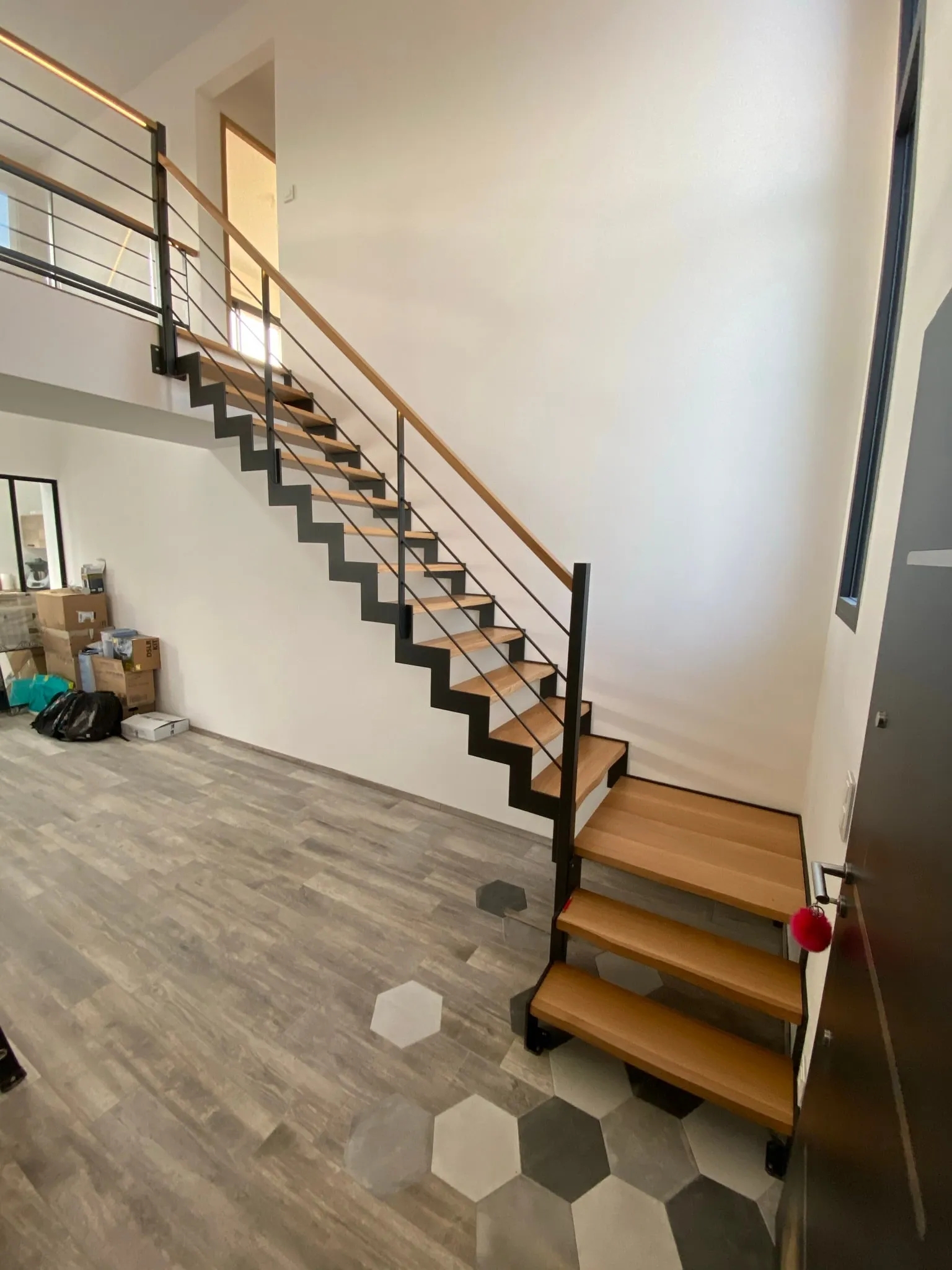 Escalier intérieur à marches bois