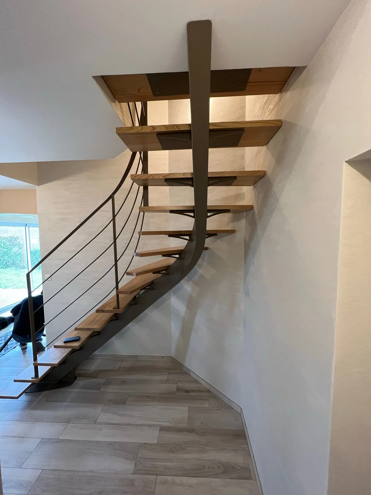 Escalier suspendu bois et métal