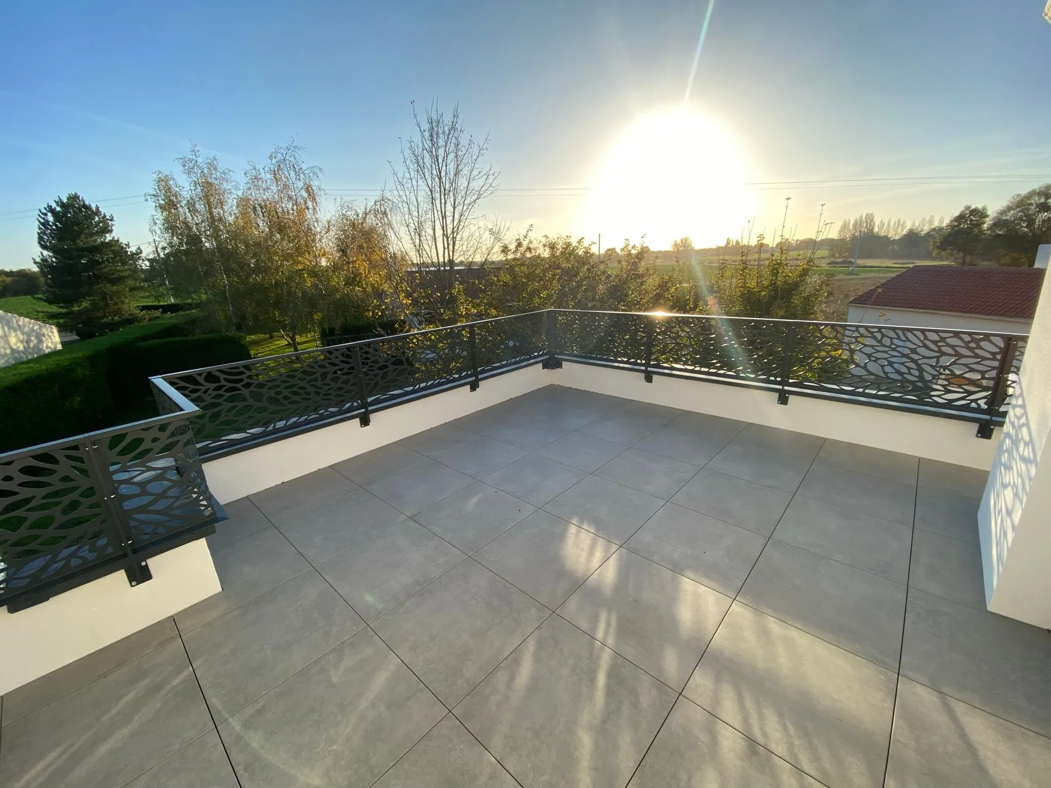Garde-corps de terrasse ajouré, autre vue 2