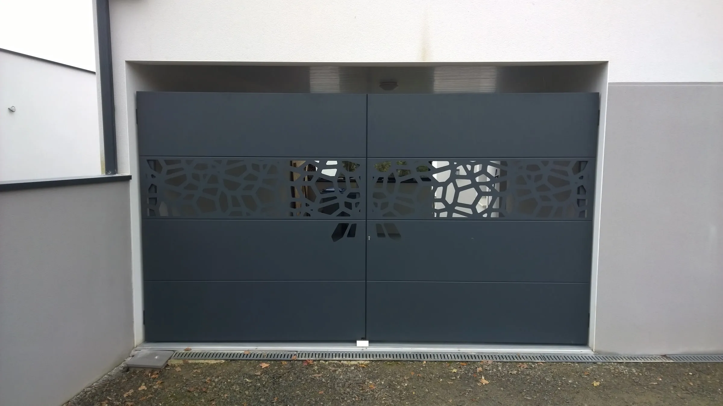 Portail à motif ajouré