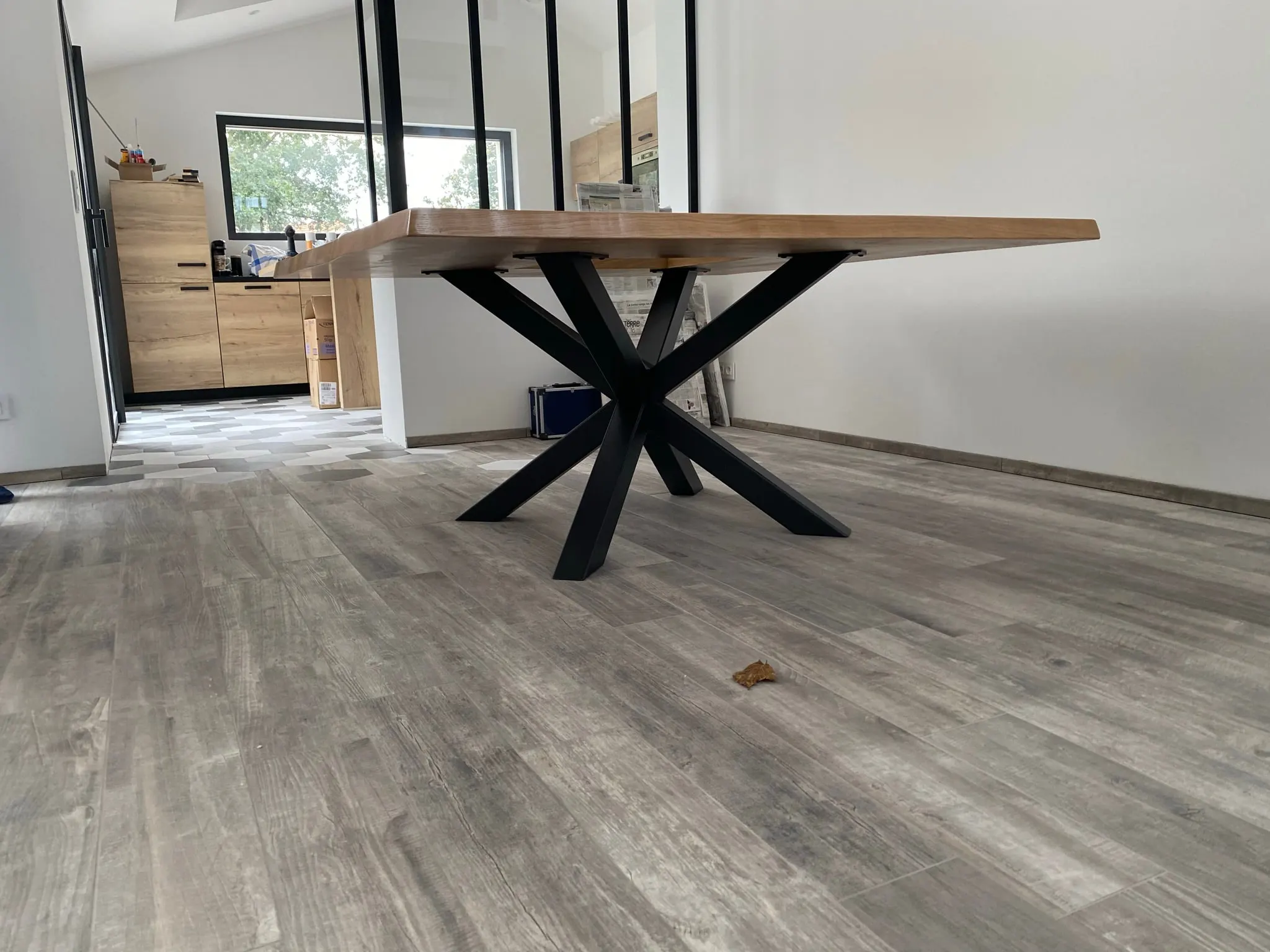 Table à piètement croisé