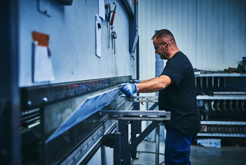 Tôle pliée sur mesure pour habillage métallique